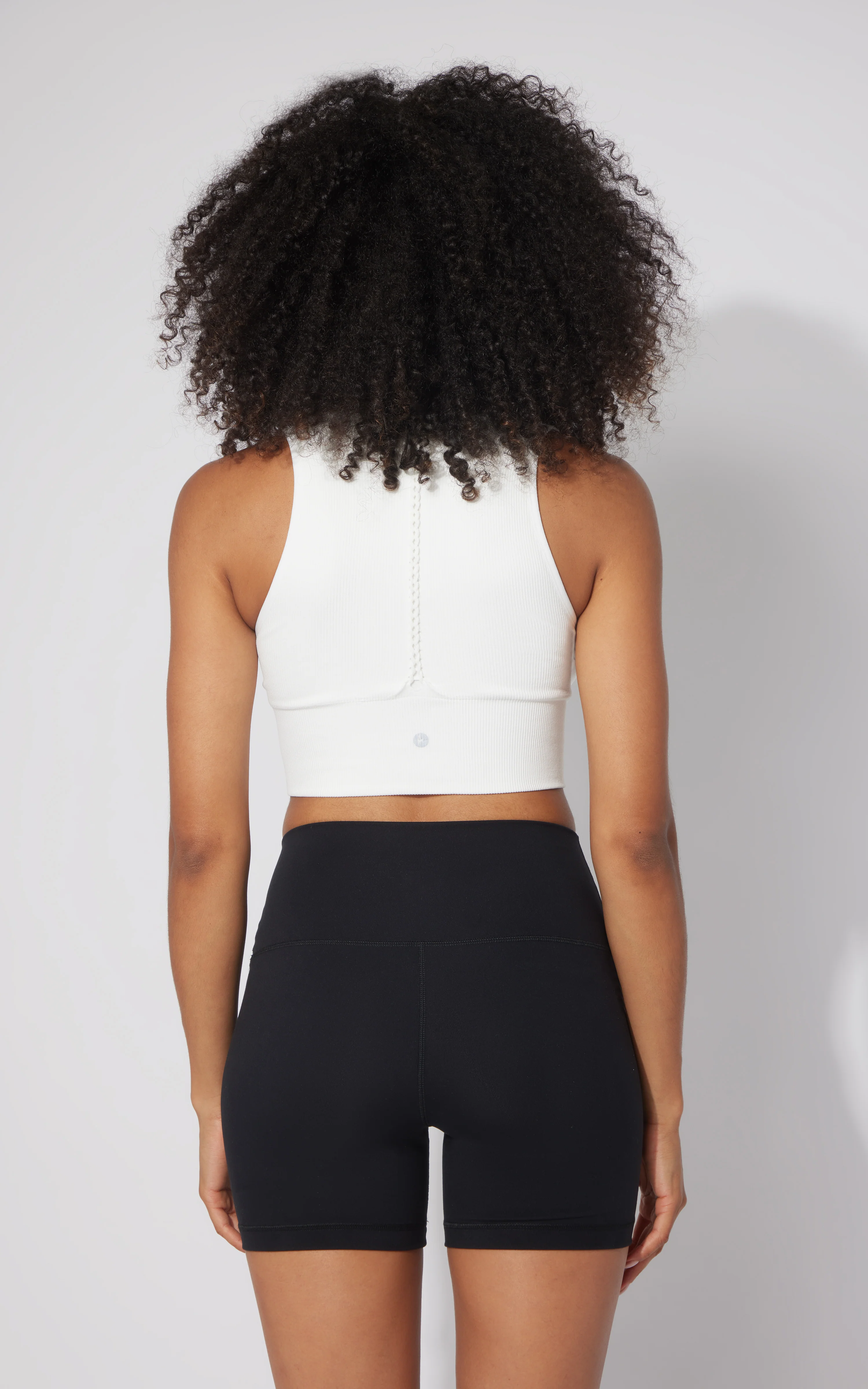 2 PK Ribbed Seamless V-Neck Cropped Tank Top - Image 6
