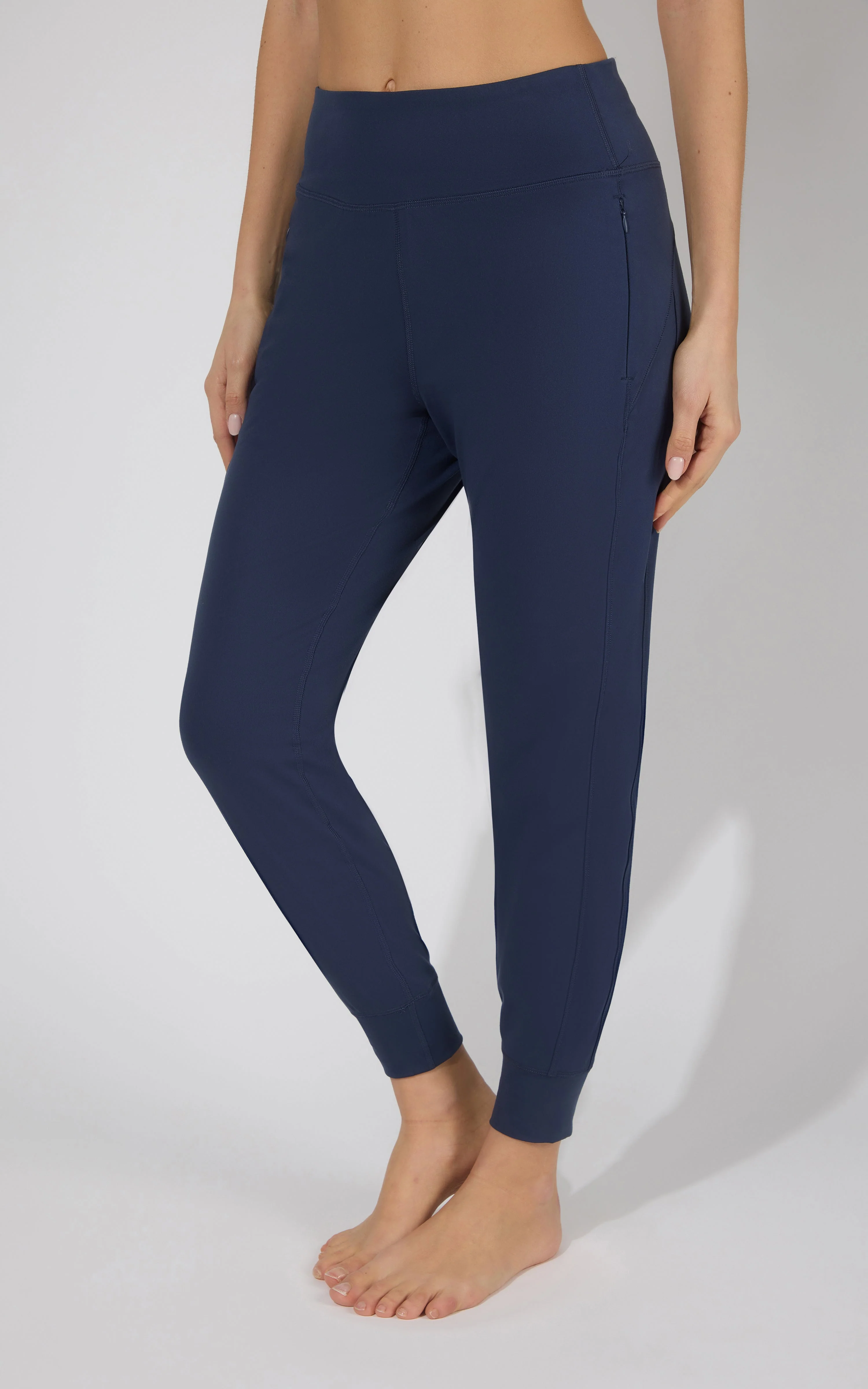 Interlock Zipper Pockets Greenwich Jogger - Image 14