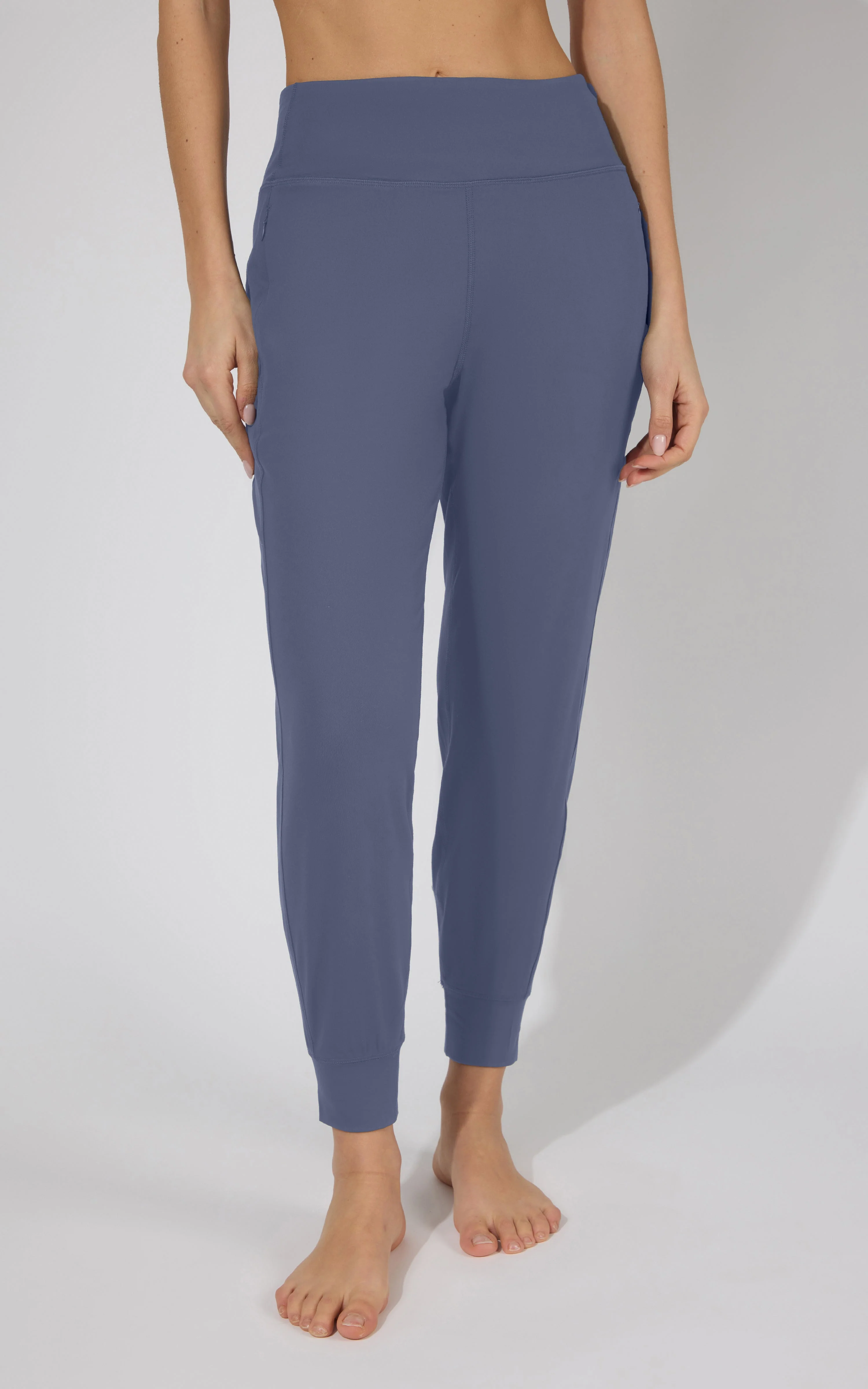 Interlock Zipper Pockets Greenwich Jogger - Image 20