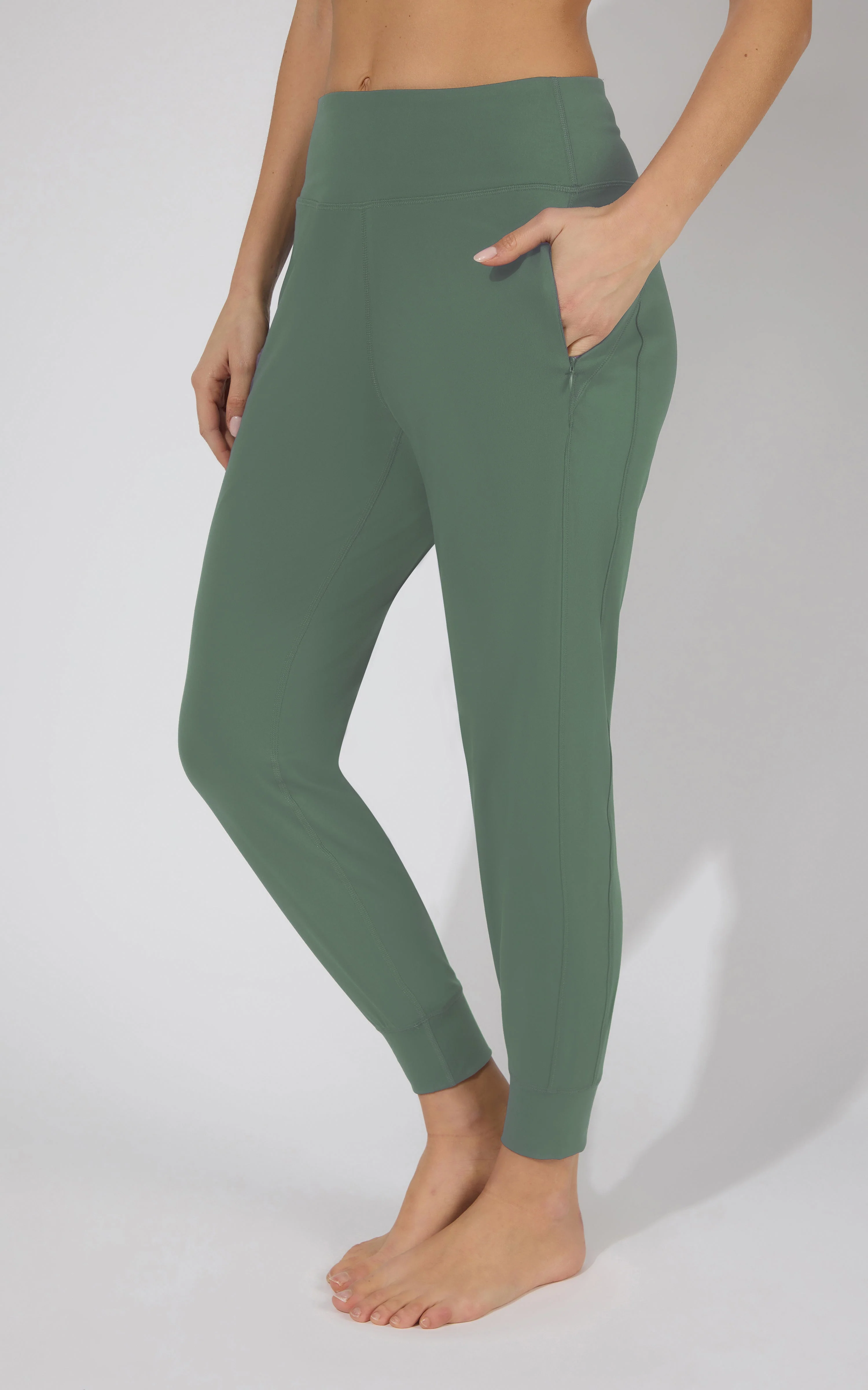 Interlock Zipper Pockets Greenwich Jogger - Image 23