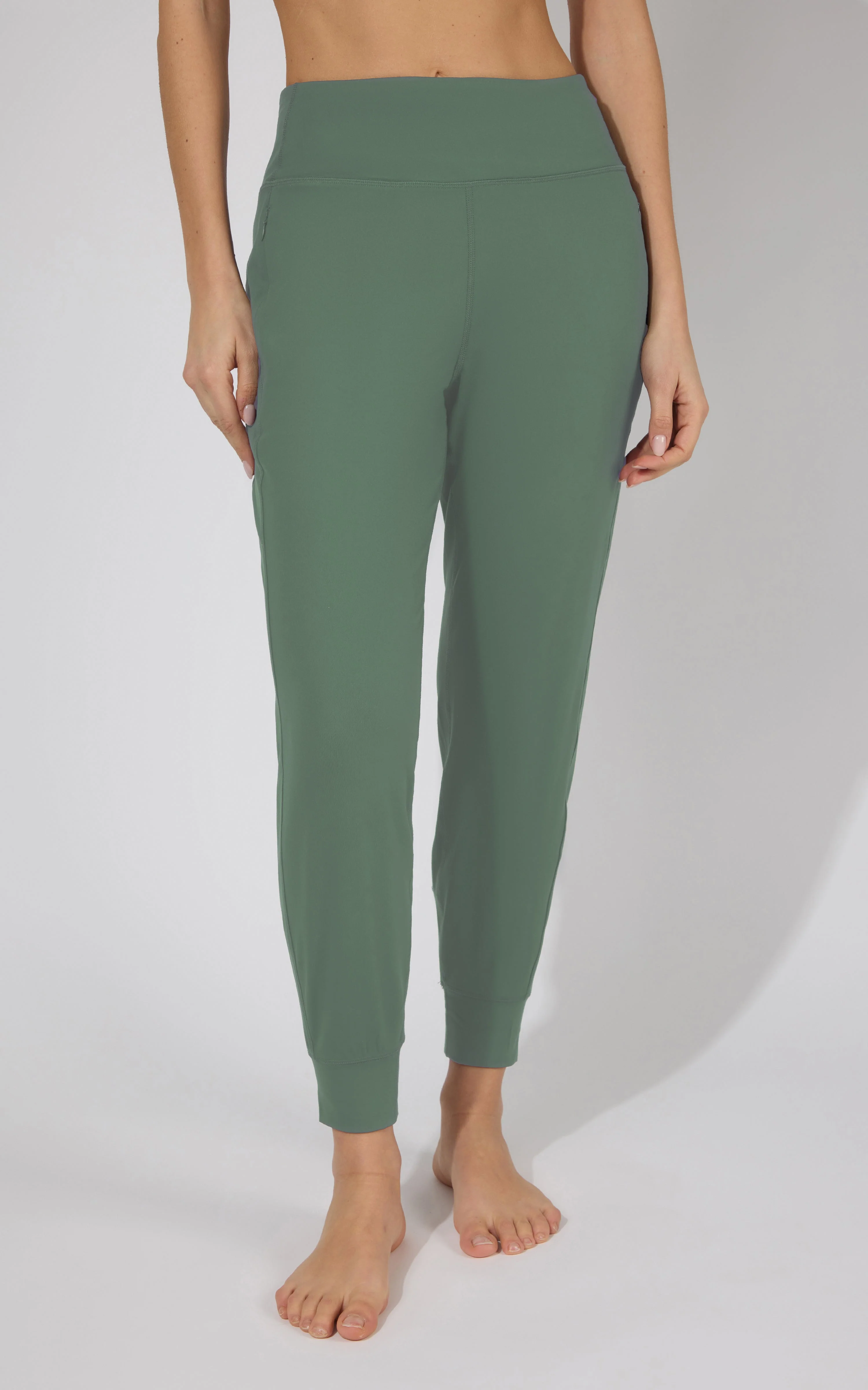 Interlock Zipper Pockets Greenwich Jogger - Image 24