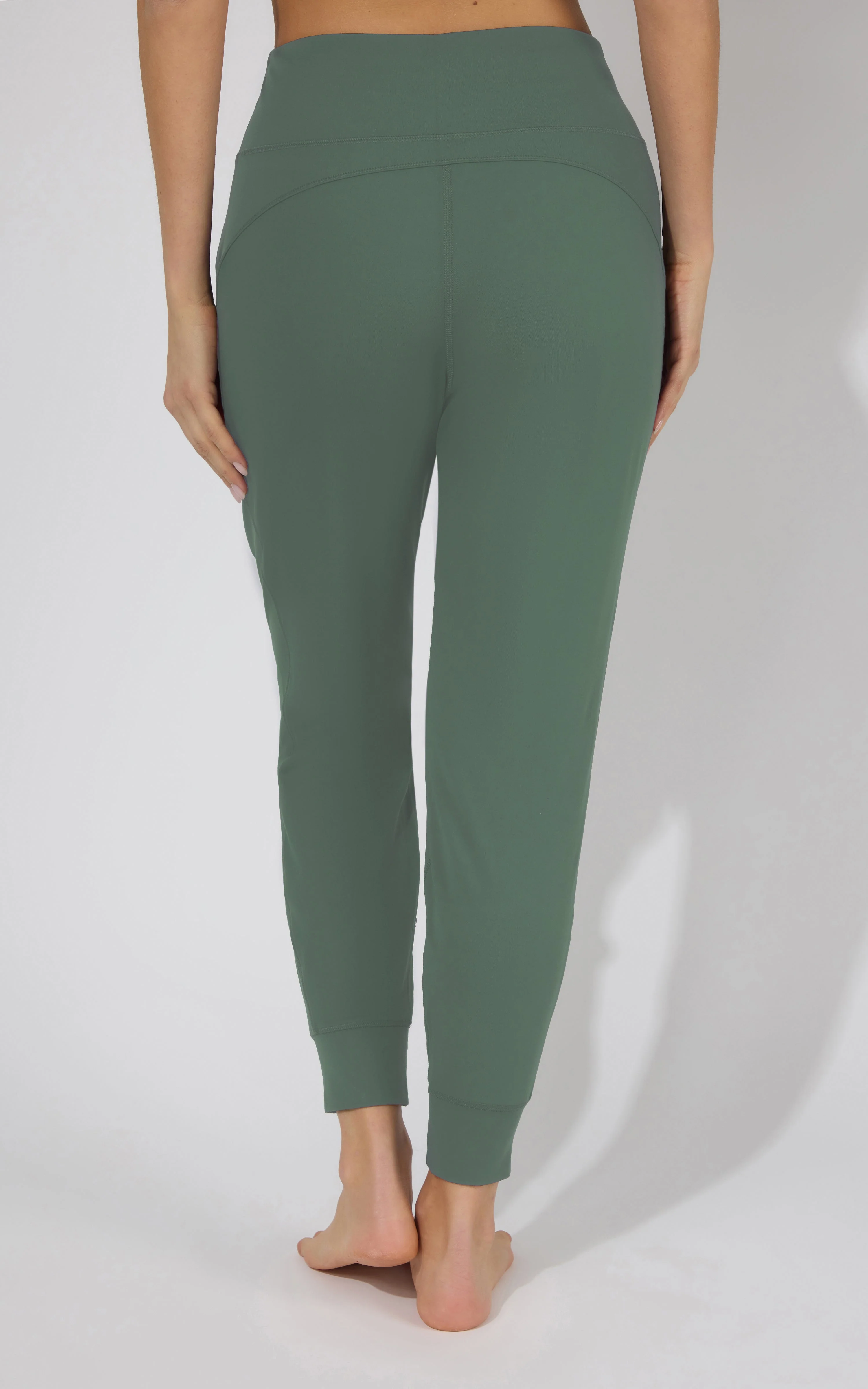 Interlock Zipper Pockets Greenwich Jogger - Image 26